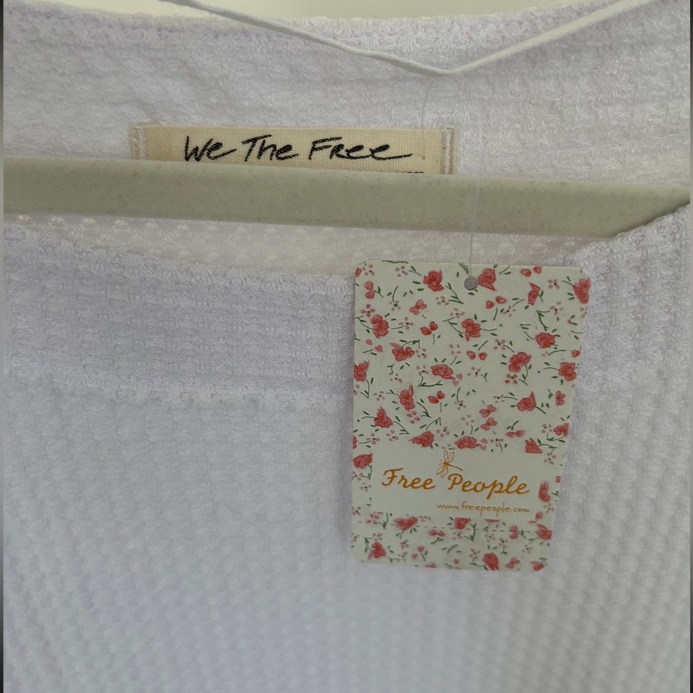 White waffle knit long sleeve large